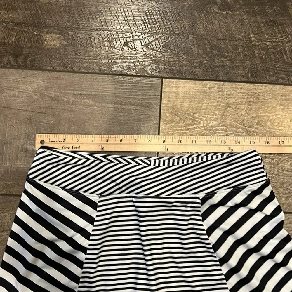 Nike Golf Precision 2.0  Black & White Stripe Skort Size M